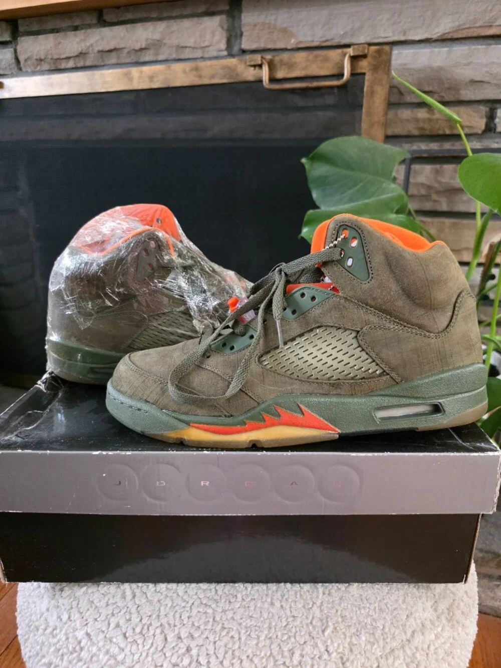 Air Jordan 5 Retro Olive & orange men size 10.5